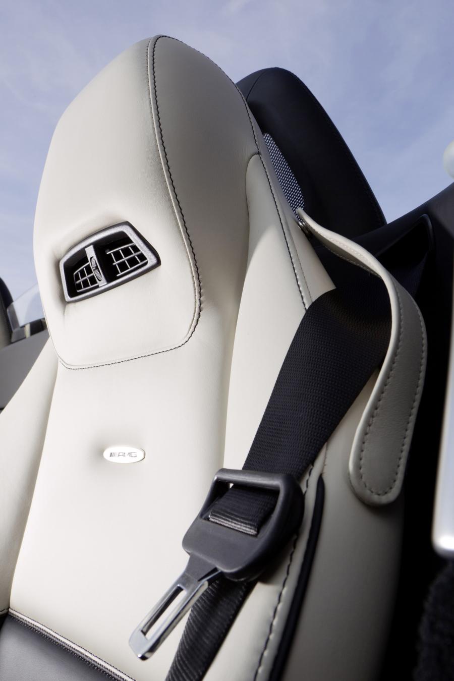  Mercedes-Benz SLS AMG Roadster 2011 года  (фото 31 из 183)